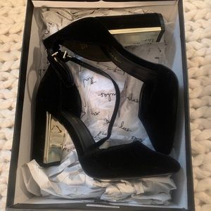 Laura black velvet strapped heels (lulus)
